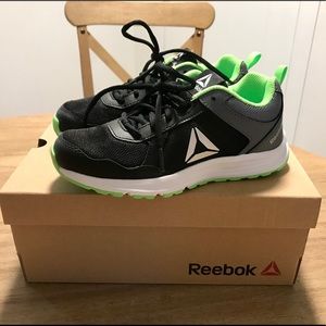 Reebok Kids' Almotio 4.0 Running Shoe- Size 2